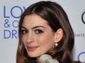 Anne Hathaway sounds just okay in early <em>Les Mis</em> trailer