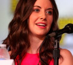 Alison_Brie_by_Gage_Skidmore
