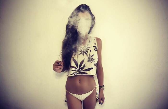 these-naked-stoner-girls-are-giving-away-free-weed-for-a-year-body-image-1416610956